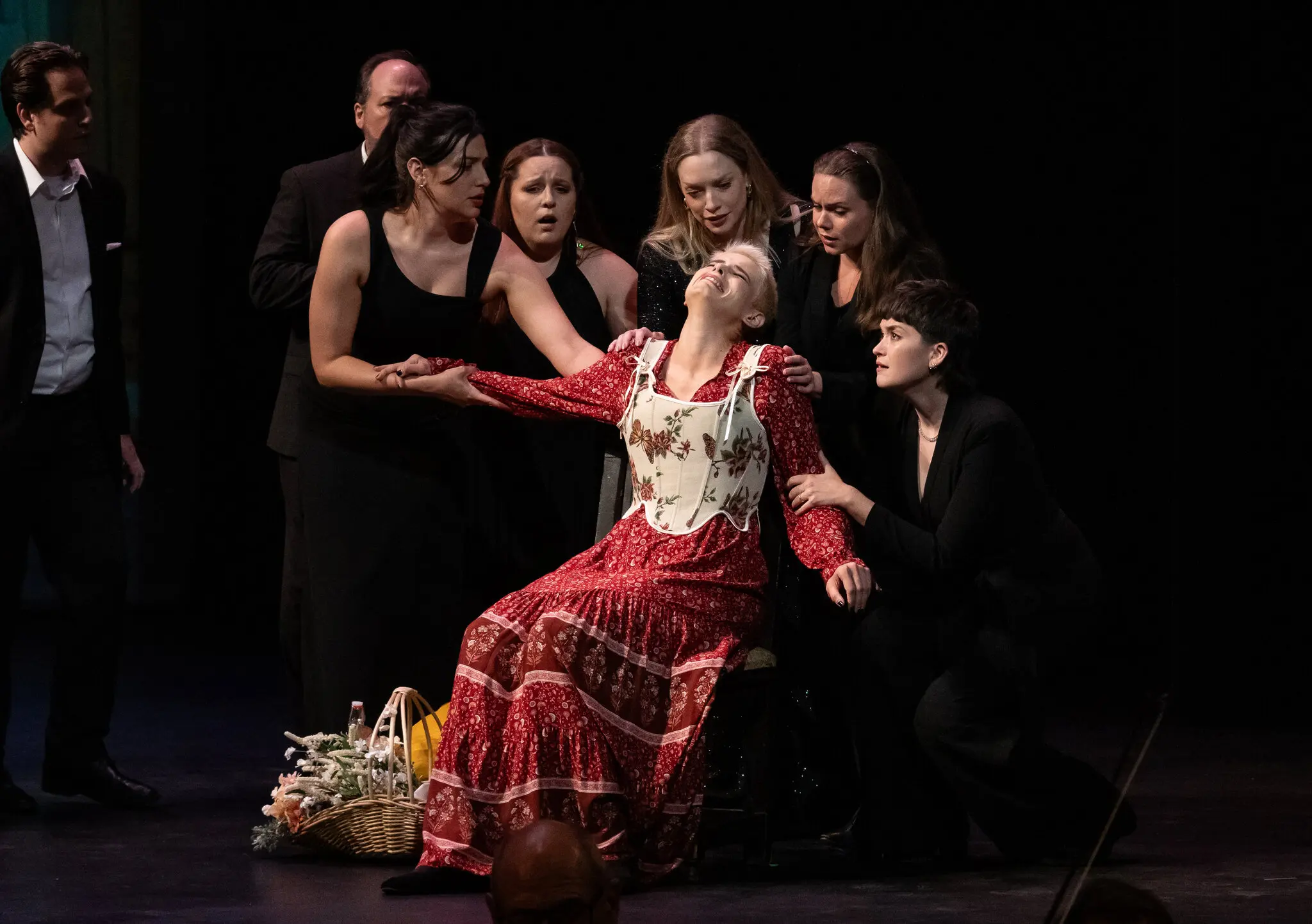 Anna di Resburgo Teatro Nuovo Production Picture from NYT